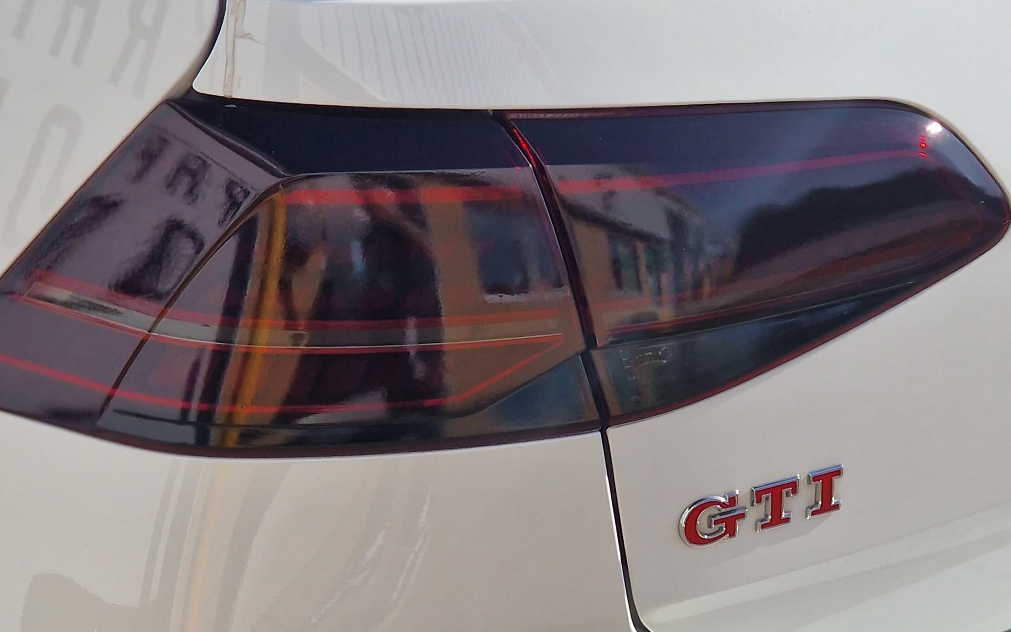 VW Golf GTI – Red/Blue Chameleon Tint